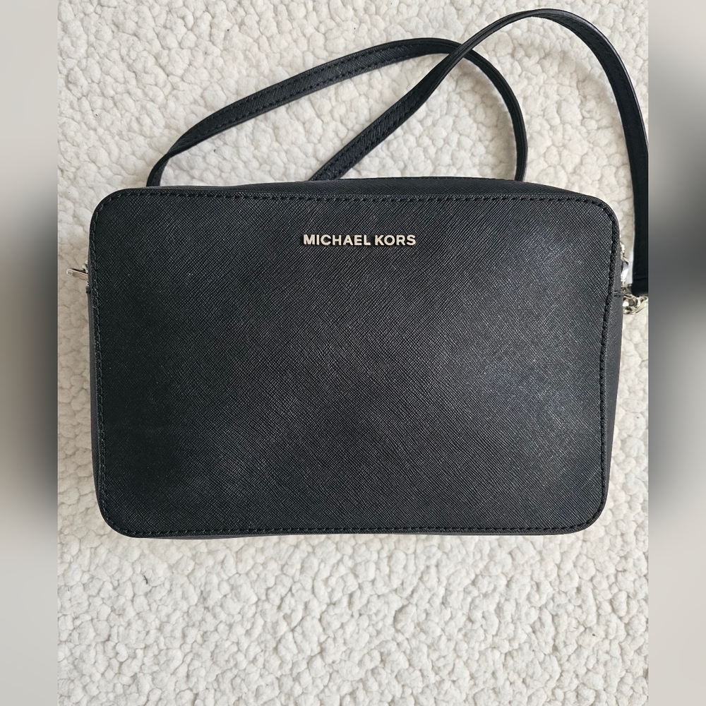 MICHAEL KORS Jet Set East West saffiano leather large crossbody bag - BLACK